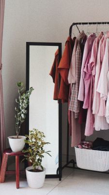 A Simplified Wardrobe for Better Productivity